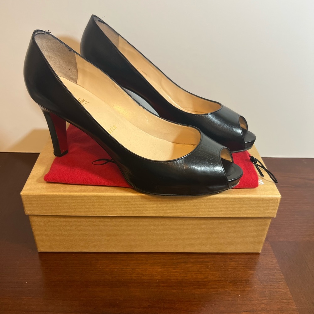 Christian Louboutin Peep Toe 40.5
